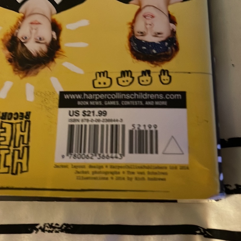 5 Seconds of Summer book - Picture 3 of 6